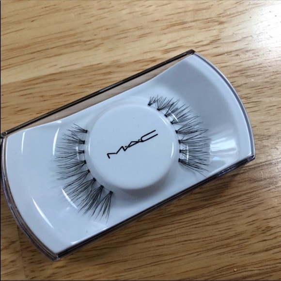 5/$25 M·A·C LASH / 81 CHARMER LASH - Picture 3 of 9